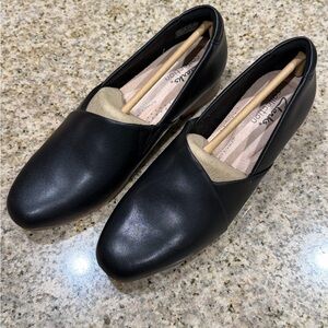 Clarks Women's Elegant Black Flats